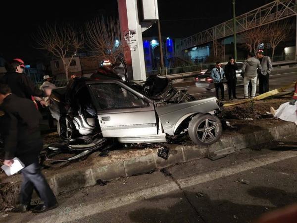 تصویر ، تصادف مرگبار در بزرگراه فتح تهران ، برخورد شدید با تیر چراغ برق